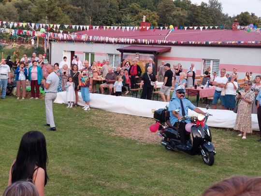 Zenek i Mariolka zostali małżeństwem. Wesele w stylu PRL w Michalowie [ZDJĘCIA cz. 2]