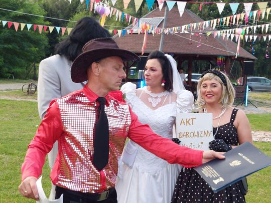 Zenek i Mariolka zostali małżeństwem. Wesele w stylu PRL w Michalowie [ZDJĘCIA cz. 2]