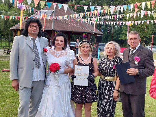 Zenek i Mariolka zostali małżeństwem. Wesele w stylu PRL w Michalowie [ZDJĘCIA cz. 2]