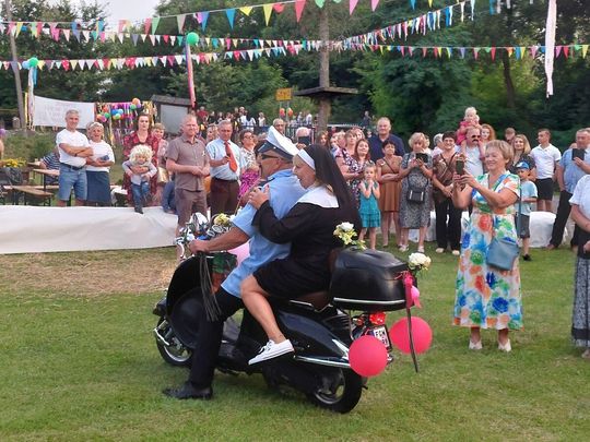 Zenek i Mariolka zostali małżeństwem. Wesele w stylu PRL w Michalowie [ZDJĘCIA cz. 2]