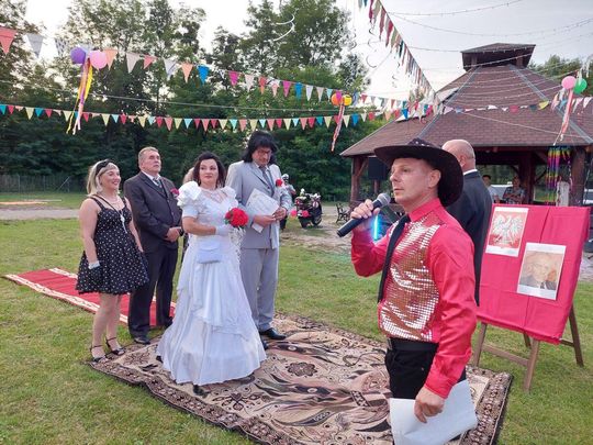 Zenek i Mariolka zostali małżeństwem. Wesele w stylu PRL w Michalowie [ZDJĘCIA cz. 2]