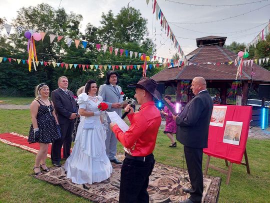 Zenek i Mariolka zostali małżeństwem. Wesele w stylu PRL w Michalowie [ZDJĘCIA cz. 2]