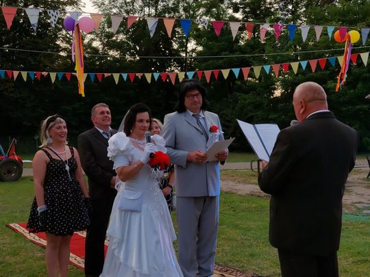 Zenek i Mariolka zostali małżeństwem. Wesele w stylu PRL w Michalowie [ZDJĘCIA cz. 2]