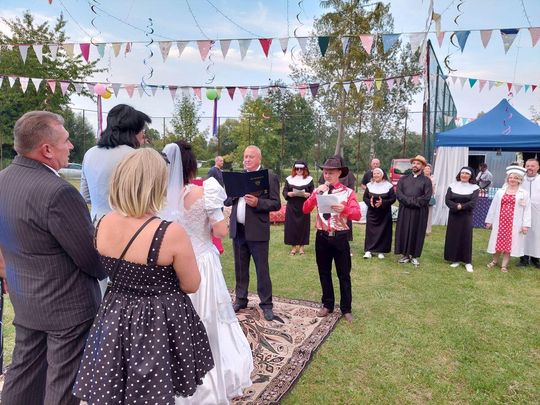 Zenek i Mariolka zostali małżeństwem. Wesele w stylu PRL w Michalowie [ZDJĘCIA cz. 2]