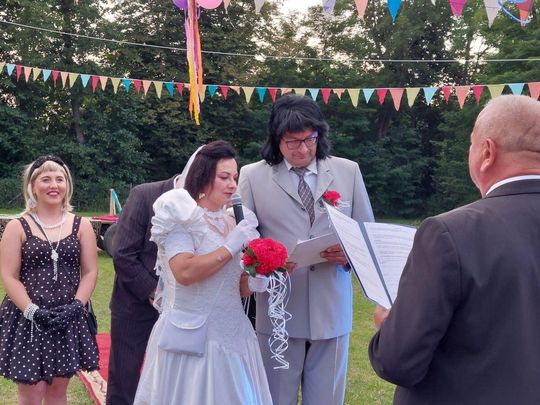 Zenek i Mariolka zostali małżeństwem. Wesele w stylu PRL w Michalowie [ZDJĘCIA cz. 2]