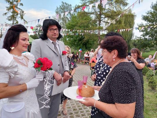 Zenek i Mariolka zostali małżeństwem. Wesele w stylu PRL w Michalowie [ZDJĘCIA cz. 2]