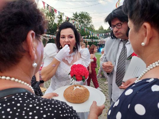 Zenek i Mariolka zostali małżeństwem. Wesele w stylu PRL w Michalowie [ZDJĘCIA cz. 2]