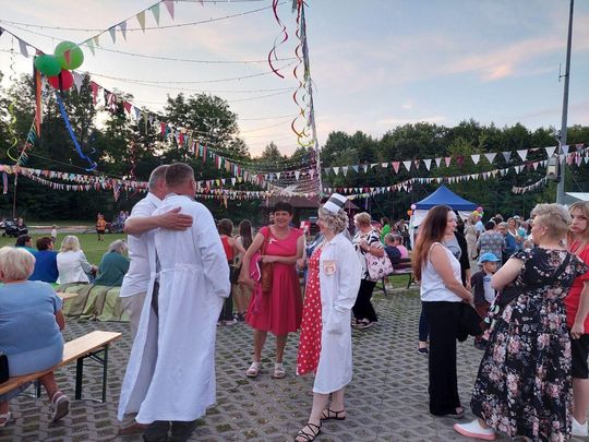 Zenek i Mariolka zostali małżeństwem. Wesele w stylu PRL w Michalowie [ZDJĘCIA cz. 2]