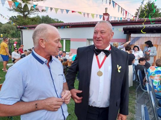 Zenek i Mariolka zostali małżeństwem. Wesele w stylu PRL w Michalowie [ZDJĘCIA cz. 2]