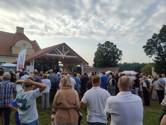 Dni Powiatu Tomaszowskiego z Marszałkiem Piłsudskim, rekonstruktorami i kabaretem OT.TO [ZDJĘCIA]