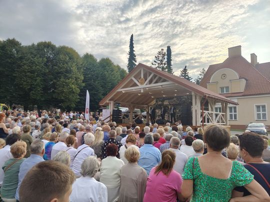 Dni Powiatu Tomaszowskiego z Marszałkiem Piłsudskim, rekonstruktorami i kabaretem OT.TO [ZDJĘCIA]