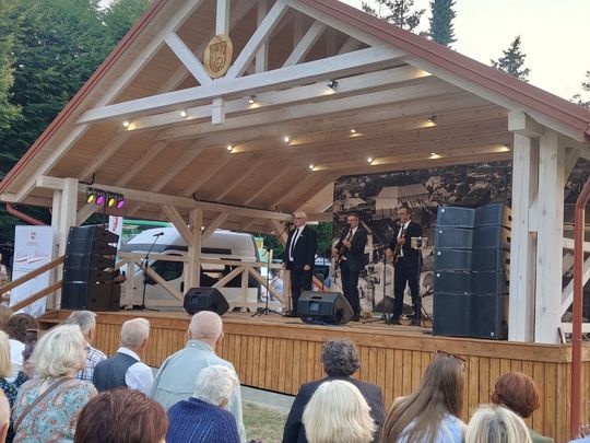 Dni Powiatu Tomaszowskiego z Marszałkiem Piłsudskim, rekonstruktorami i kabaretem OT.TO [ZDJĘCIA]