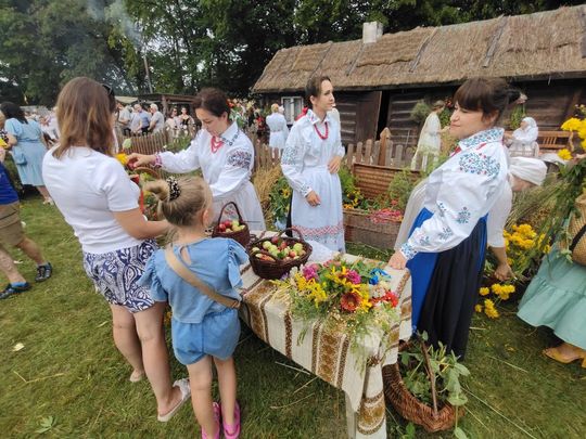 Dni Powiatu Tomaszowskiego z Marszałkiem Piłsudskim, rekonstruktorami i kabaretem OT.TO [ZDJĘCIA]