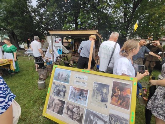 Dni Powiatu Tomaszowskiego z Marszałkiem Piłsudskim, rekonstruktorami i kabaretem OT.TO [ZDJĘCIA]