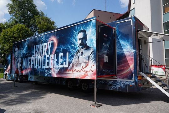 Dni Powiatu Tomaszowskiego z Marszałkiem Piłsudskim, rekonstruktorami i kabaretem OT.TO [ZDJĘCIA]