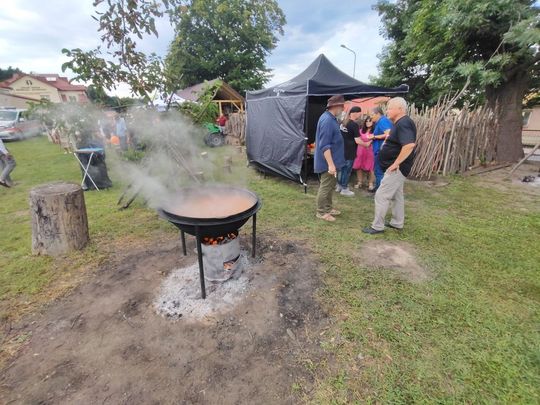 Dni Powiatu Tomaszowskiego z Marszałkiem Piłsudskim, rekonstruktorami i kabaretem OT.TO [ZDJĘCIA]