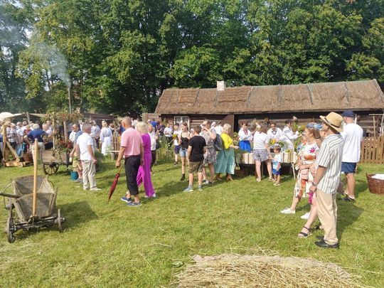 Dni Powiatu Tomaszowskiego z Marszałkiem Piłsudskim, rekonstruktorami i kabaretem OT.TO [ZDJĘCIA]