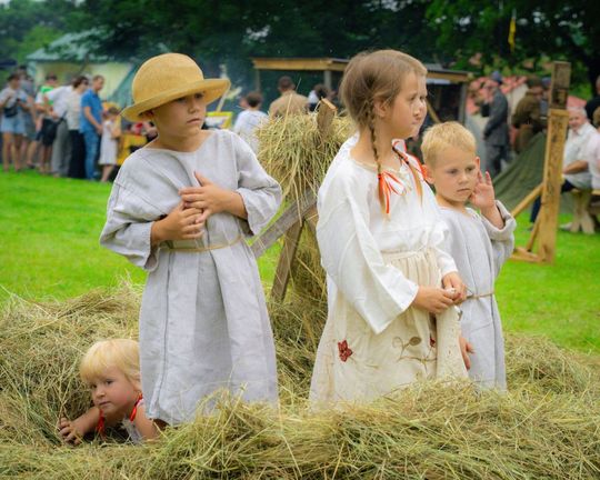 Dni Powiatu Tomaszowskiego z Marszałkiem Piłsudskim, rekonstruktorami i kabaretem OT.TO [ZDJĘCIA]