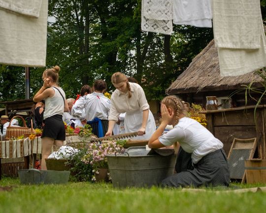 Dni Powiatu Tomaszowskiego z Marszałkiem Piłsudskim, rekonstruktorami i kabaretem OT.TO [ZDJĘCIA]