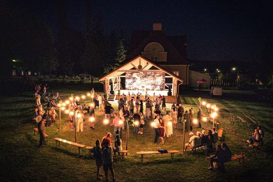 Dni Powiatu Tomaszowskiego z Marszałkiem Piłsudskim, rekonstruktorami i kabaretem OT.TO [ZDJĘCIA]