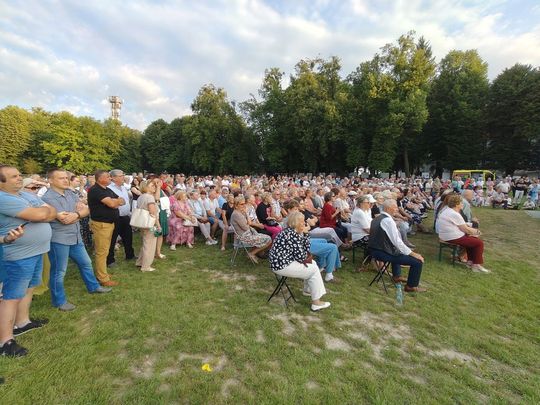 Dni Powiatu Tomaszowskiego z Marszałkiem Piłsudskim, rekonstruktorami i kabaretem OT.TO [ZDJĘCIA]