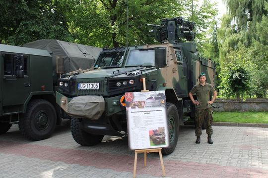 Dni Powiatu Tomaszowskiego z Marszałkiem Piłsudskim, rekonstruktorami i kabaretem OT.TO [ZDJĘCIA]