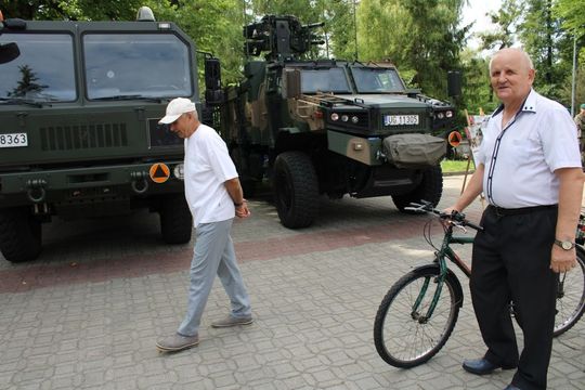 Dni Powiatu Tomaszowskiego z Marszałkiem Piłsudskim, rekonstruktorami i kabaretem OT.TO [ZDJĘCIA]