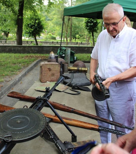 Dni Powiatu Tomaszowskiego z Marszałkiem Piłsudskim, rekonstruktorami i kabaretem OT.TO [ZDJĘCIA]
