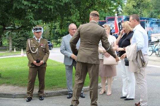 Dni Powiatu Tomaszowskiego z Marszałkiem Piłsudskim, rekonstruktorami i kabaretem OT.TO [ZDJĘCIA]