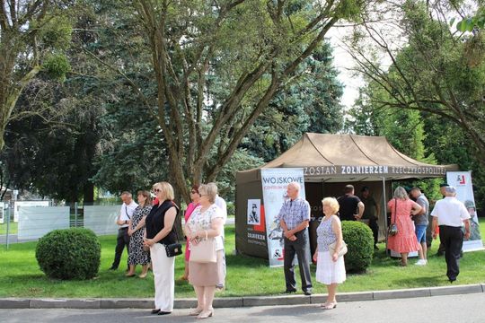 Dni Powiatu Tomaszowskiego z Marszałkiem Piłsudskim, rekonstruktorami i kabaretem OT.TO [ZDJĘCIA]