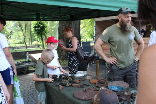 Dni Powiatu Tomaszowskiego z Marszałkiem Piłsudskim, rekonstruktorami i kabaretem OT.TO [ZDJĘCIA]