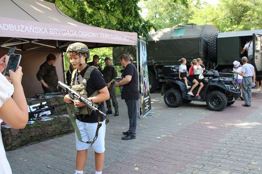 Dni Powiatu Tomaszowskiego z Marszałkiem Piłsudskim, rekonstruktorami i kabaretem OT.TO [ZDJĘCIA]