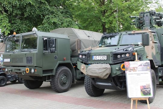 Dni Powiatu Tomaszowskiego z Marszałkiem Piłsudskim, rekonstruktorami i kabaretem OT.TO [ZDJĘCIA]