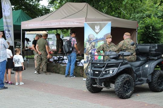 Dni Powiatu Tomaszowskiego z Marszałkiem Piłsudskim, rekonstruktorami i kabaretem OT.TO [ZDJĘCIA]