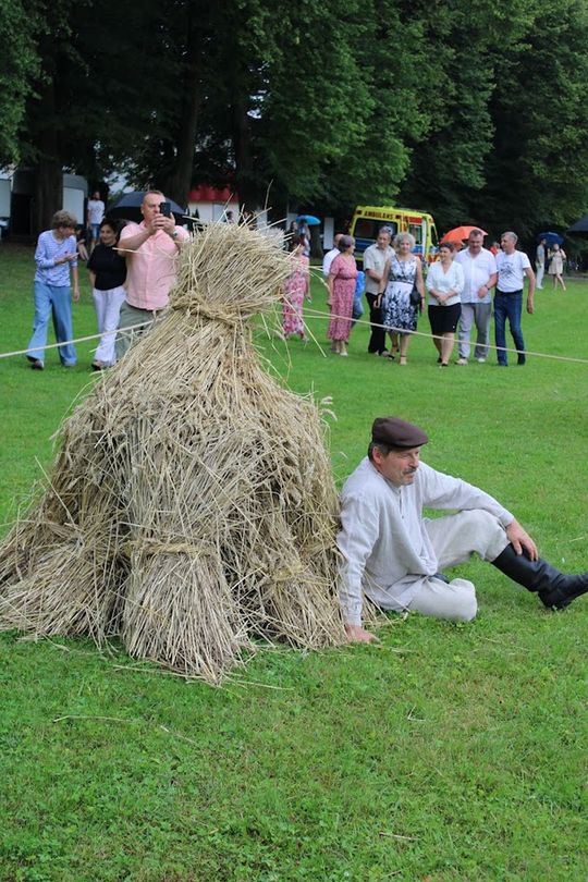 Dni Powiatu Tomaszowskiego z Marszałkiem Piłsudskim, rekonstruktorami i kabaretem OT.TO [ZDJĘCIA]