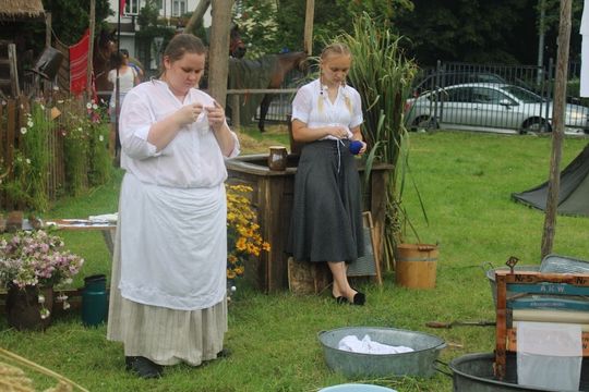 Dni Powiatu Tomaszowskiego z Marszałkiem Piłsudskim, rekonstruktorami i kabaretem OT.TO [ZDJĘCIA]