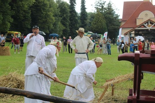 Dni Powiatu Tomaszowskiego z Marszałkiem Piłsudskim, rekonstruktorami i kabaretem OT.TO [ZDJĘCIA]