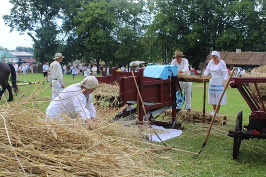 Dni Powiatu Tomaszowskiego z Marszałkiem Piłsudskim, rekonstruktorami i kabaretem OT.TO [ZDJĘCIA]