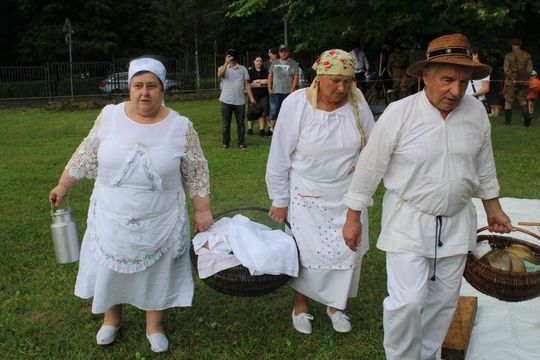 Dni Powiatu Tomaszowskiego z Marszałkiem Piłsudskim, rekonstruktorami i kabaretem OT.TO [ZDJĘCIA]