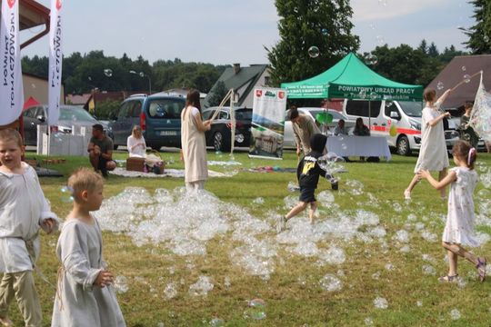Dni Powiatu Tomaszowskiego z Marszałkiem Piłsudskim, rekonstruktorami i kabaretem OT.TO [ZDJĘCIA]