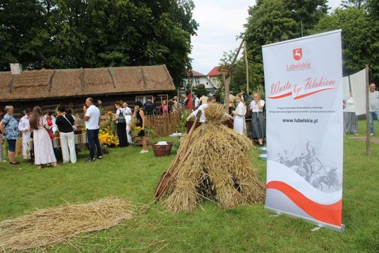 Dni Powiatu Tomaszowskiego z Marszałkiem Piłsudskim, rekonstruktorami i kabaretem OT.TO [ZDJĘCIA]