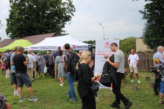 Dni Powiatu Tomaszowskiego z Marszałkiem Piłsudskim, rekonstruktorami i kabaretem OT.TO [ZDJĘCIA]