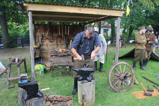 Dni Powiatu Tomaszowskiego z Marszałkiem Piłsudskim, rekonstruktorami i kabaretem OT.TO [ZDJĘCIA]