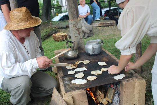 Dni Powiatu Tomaszowskiego z Marszałkiem Piłsudskim, rekonstruktorami i kabaretem OT.TO [ZDJĘCIA]