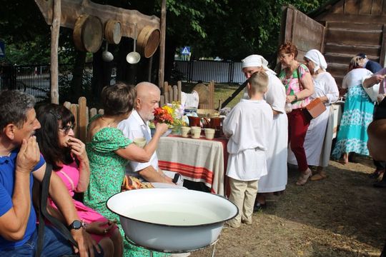 Dni Powiatu Tomaszowskiego z Marszałkiem Piłsudskim, rekonstruktorami i kabaretem OT.TO [ZDJĘCIA]