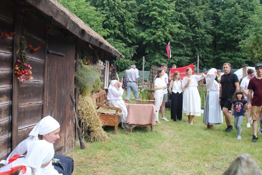 Dni Powiatu Tomaszowskiego z Marszałkiem Piłsudskim, rekonstruktorami i kabaretem OT.TO [ZDJĘCIA]