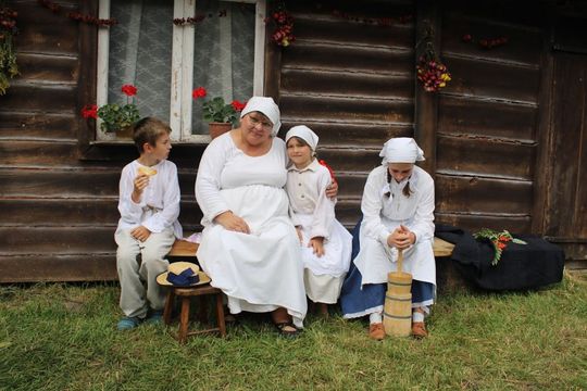 Dni Powiatu Tomaszowskiego z Marszałkiem Piłsudskim, rekonstruktorami i kabaretem OT.TO [ZDJĘCIA]