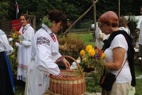 Dni Powiatu Tomaszowskiego z Marszałkiem Piłsudskim, rekonstruktorami i kabaretem OT.TO [ZDJĘCIA]