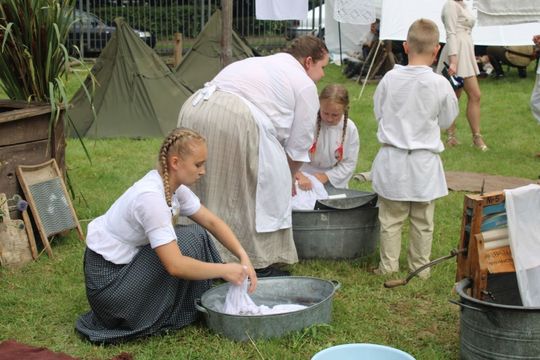 Dni Powiatu Tomaszowskiego z Marszałkiem Piłsudskim, rekonstruktorami i kabaretem OT.TO [ZDJĘCIA]