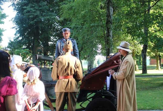 Dni Powiatu Tomaszowskiego z Marszałkiem Piłsudskim, rekonstruktorami i kabaretem OT.TO [ZDJĘCIA]